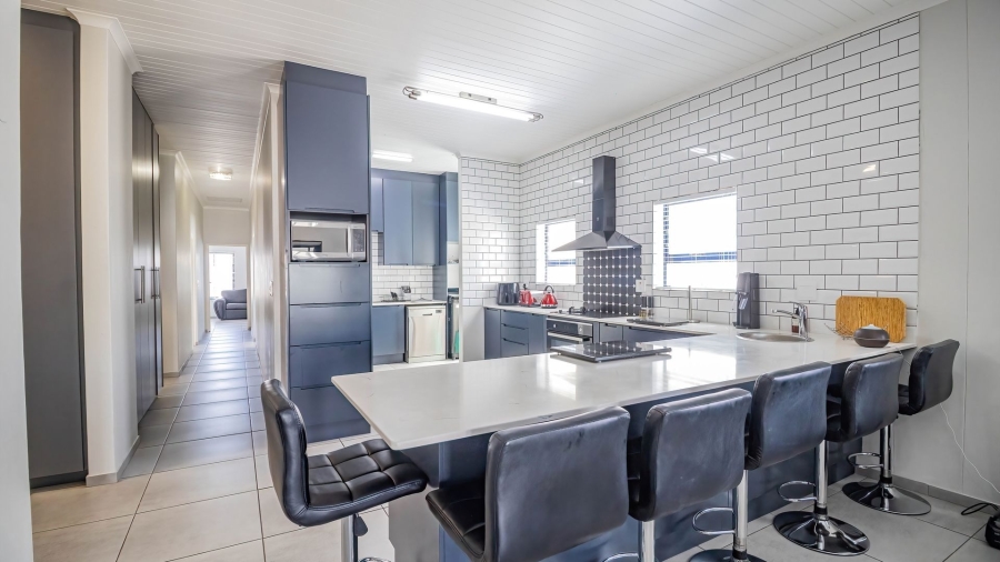 4 Bedroom Property for Sale in Blue Lagoon Western Cape